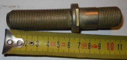 Шпилька задней ступицы L-105