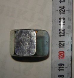 Гайка задней стремянки М20*1,5